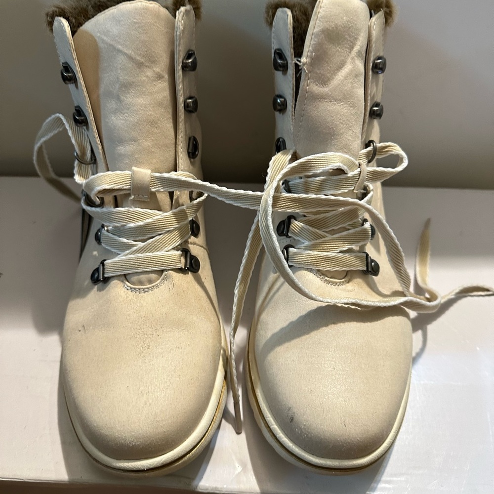 Cliff's Ladies size 11 Boots Lace up nwt